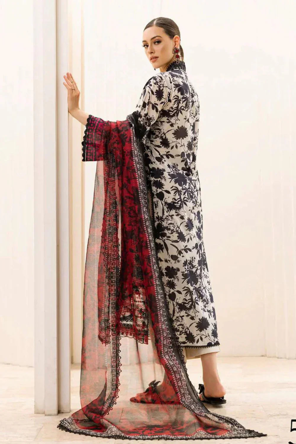 ZAINAB CHOTTANI 3PC KARANDI PRINTED SHIRT WITH KARANDI PRINTED DUAPTTA-816